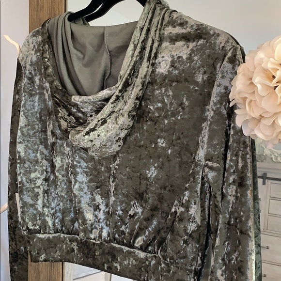 💕 Burnt Olive Velvet Hoodie💕 - Picture 5 of 8